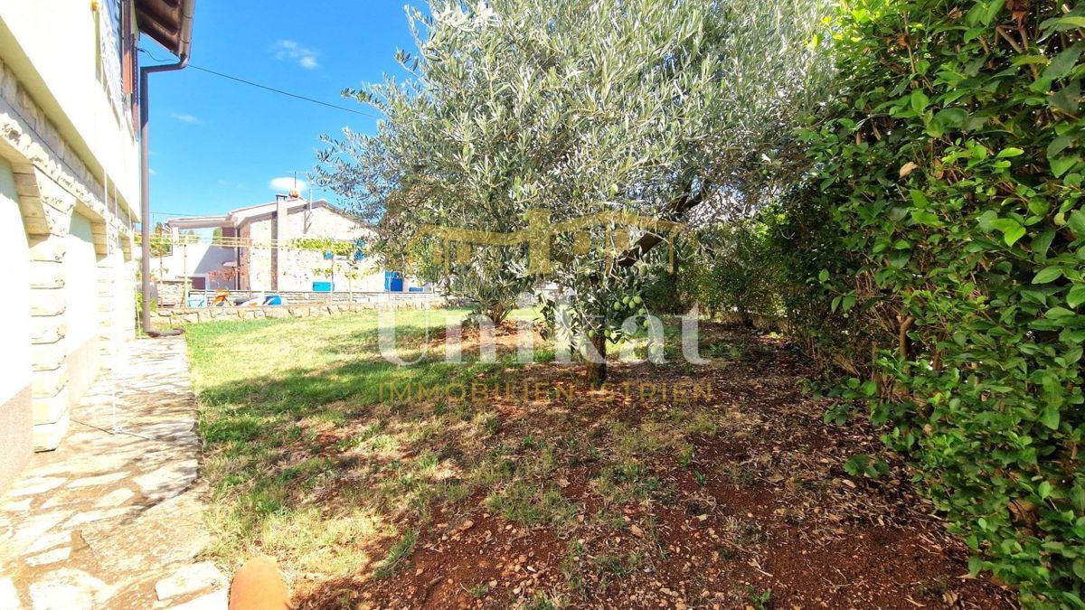 Casa indipendente con appartamento, cantina e garage con vista mare, Buje